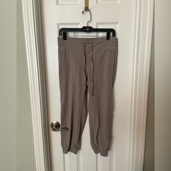 Apana Pants - Apana Napa Woven Cropped Joggers